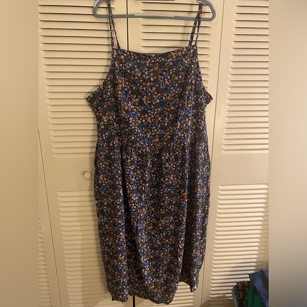 4x Old Navy navy and floral dress